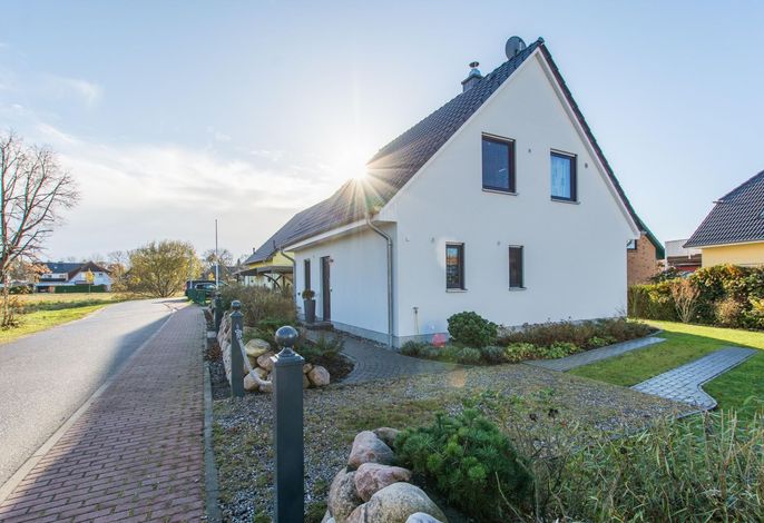 Ferienhaus Deichweg 10 – Komfortables Ferienhaus mit Garten in Zingst