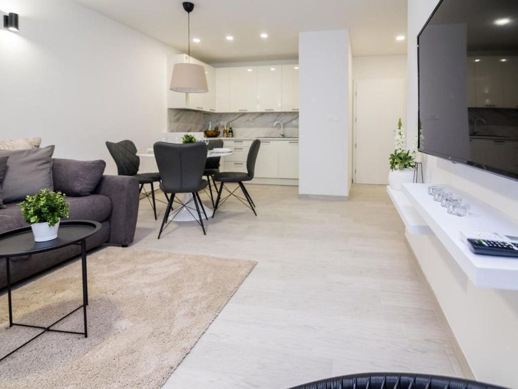 Stadtnahe Ferienwohnung mit Balkon, WLAN und Platz für 4 Personen auf 50m²