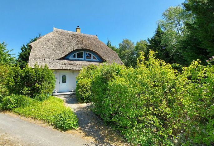 Ferienwohnung Uhlenhuus: Reetdachromantik mit Gartenterrasse & Carport