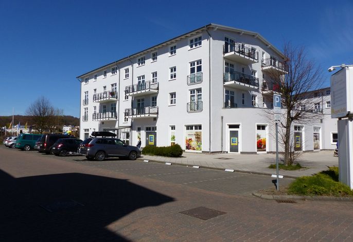 Ferienwohnung 2 Sellin – zentral, strandnah & mit Balkon und Stadtblick