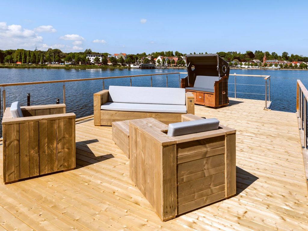 Wenn die erste Reihe am Strand einfach nicht ausreichend ist, erleben Sie Urlaub am Hausboot.