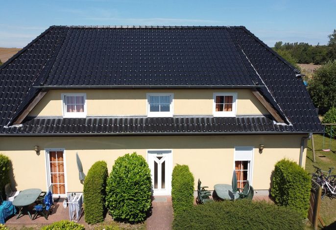 Sonnige Ferienwohnung mit Südterrasse und zwei Schlafzimmern in Alt Reddevitz