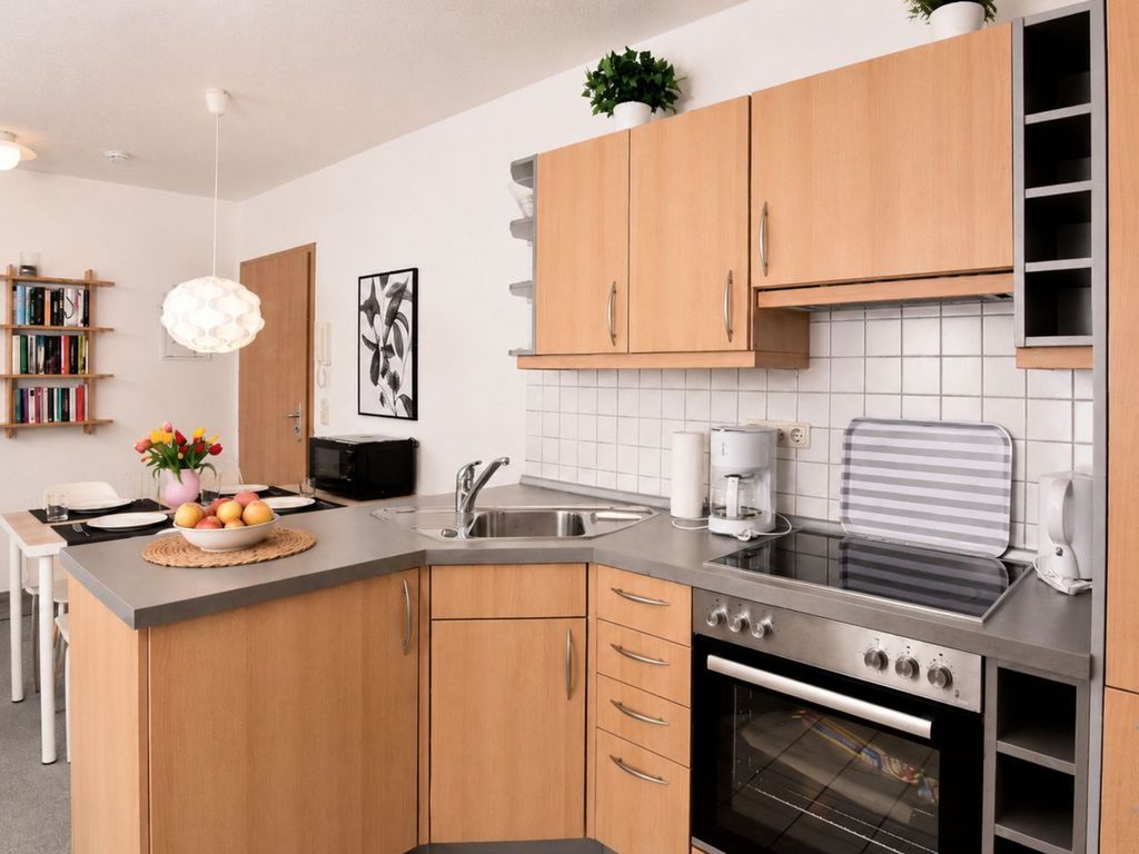 Küche mit Backofen