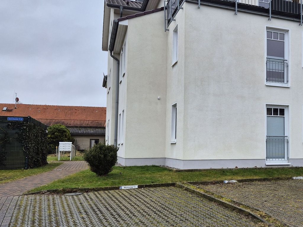 extra breiter KFZ-Stellplatz