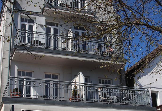 1-Zimmer-Ferienwohnung mit Balkon und Meerblick auf den Alten Strom in Warnemünde