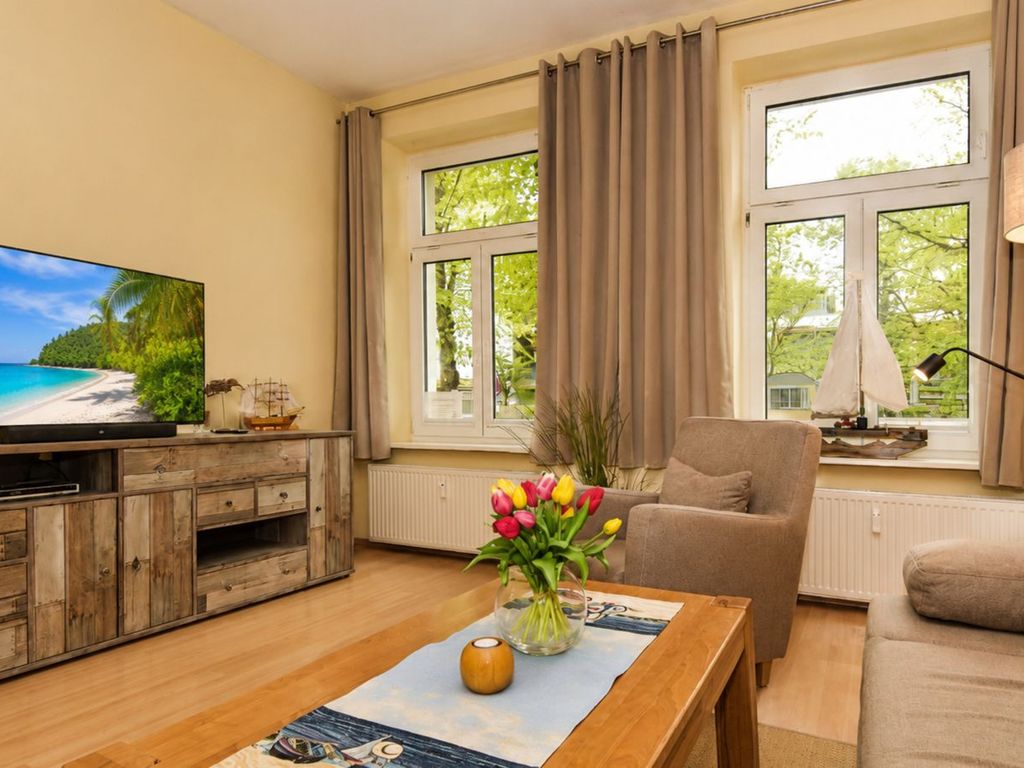 Wohnzimmer mit TV-Ecke