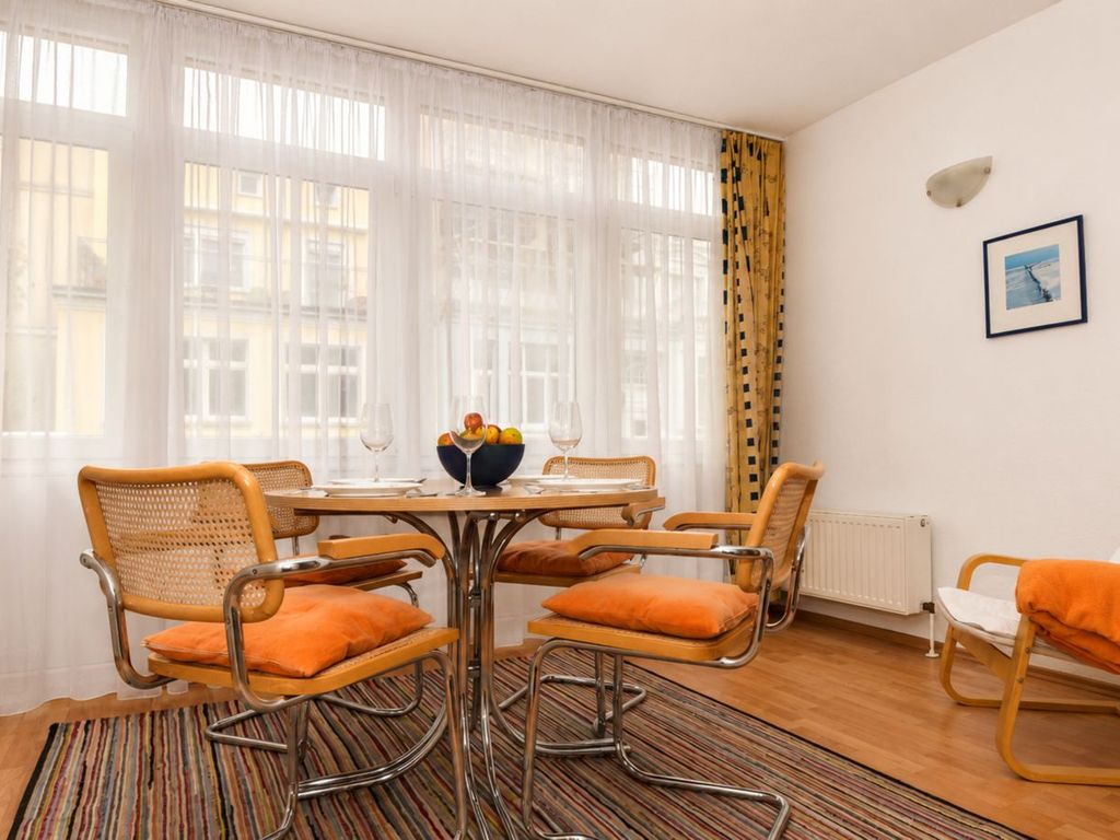 Wohnzimmer mit Essbereich
