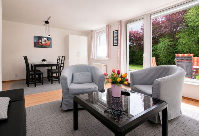 Erholung pur – Charmante 45m² Ferienwohnung für zwei mit Terrasse nahe der Ostsee