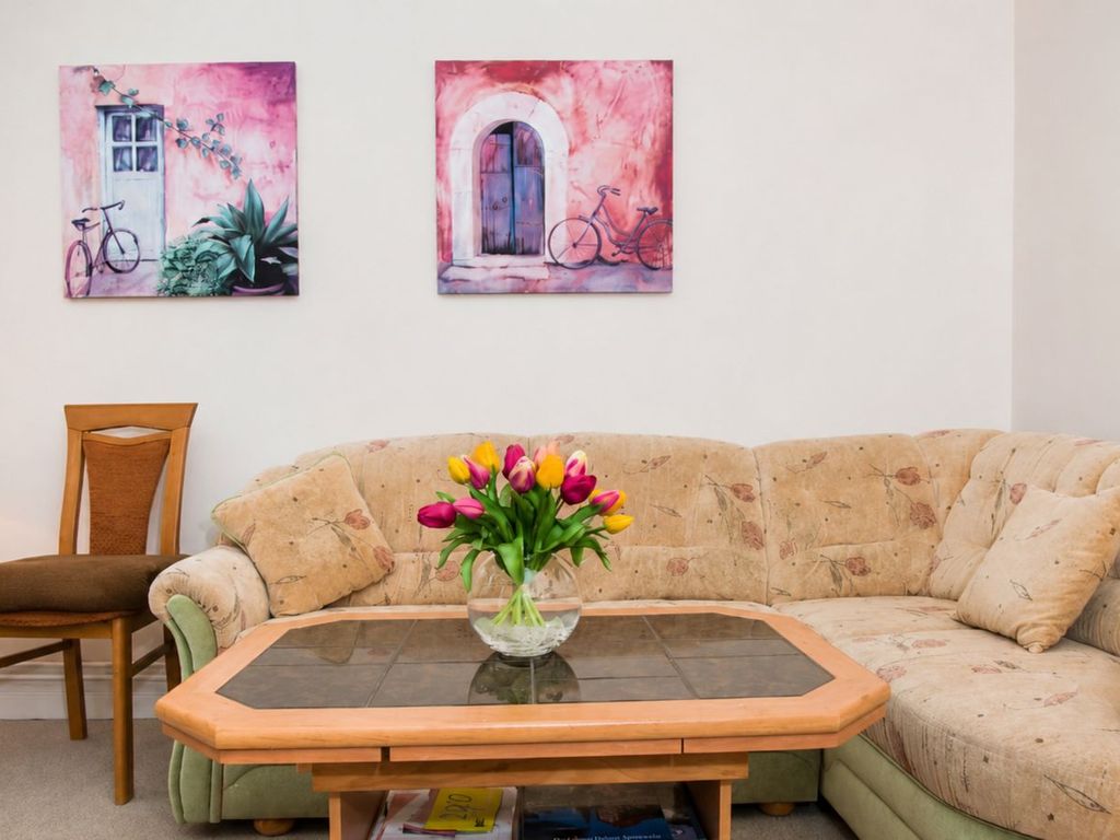 Wohnzimmer mit Ecksofa