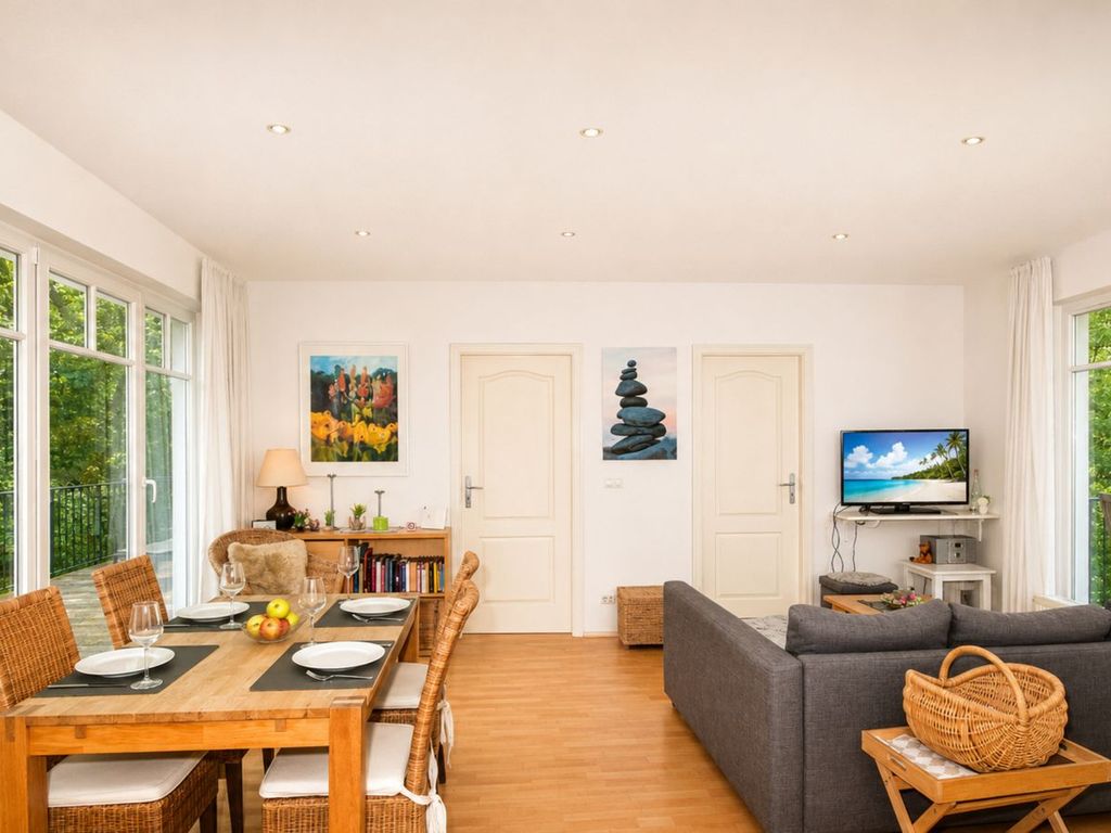 Wohnzimmer mit Blick auf Wohnbereich
