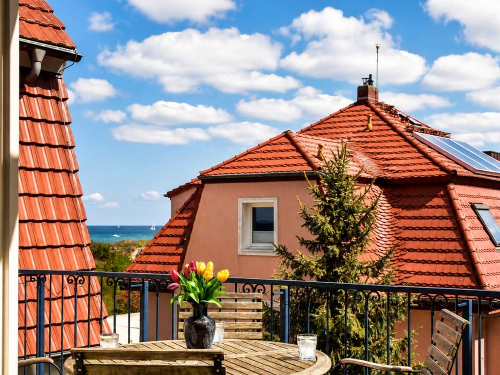 Balkon mit Blick auf Nachbarhaus