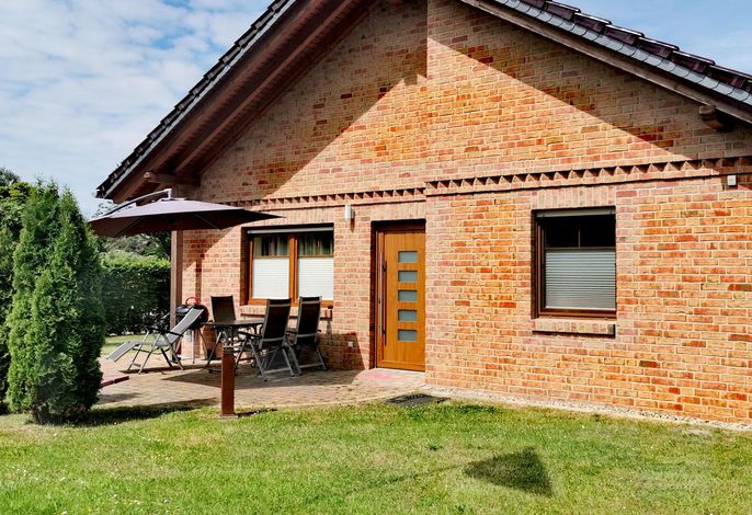 Gemütliches 60m² Ferienhaus für bis zu 5 Personen mit Terrasse & Hund