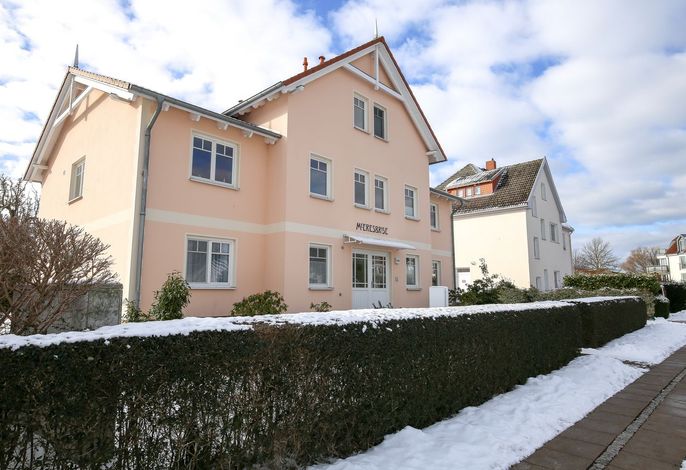 Moderne 3-Zimmer-Ferienwohnung mit Balkon für bis zu 4 Personen, 2 Schlafzimmer