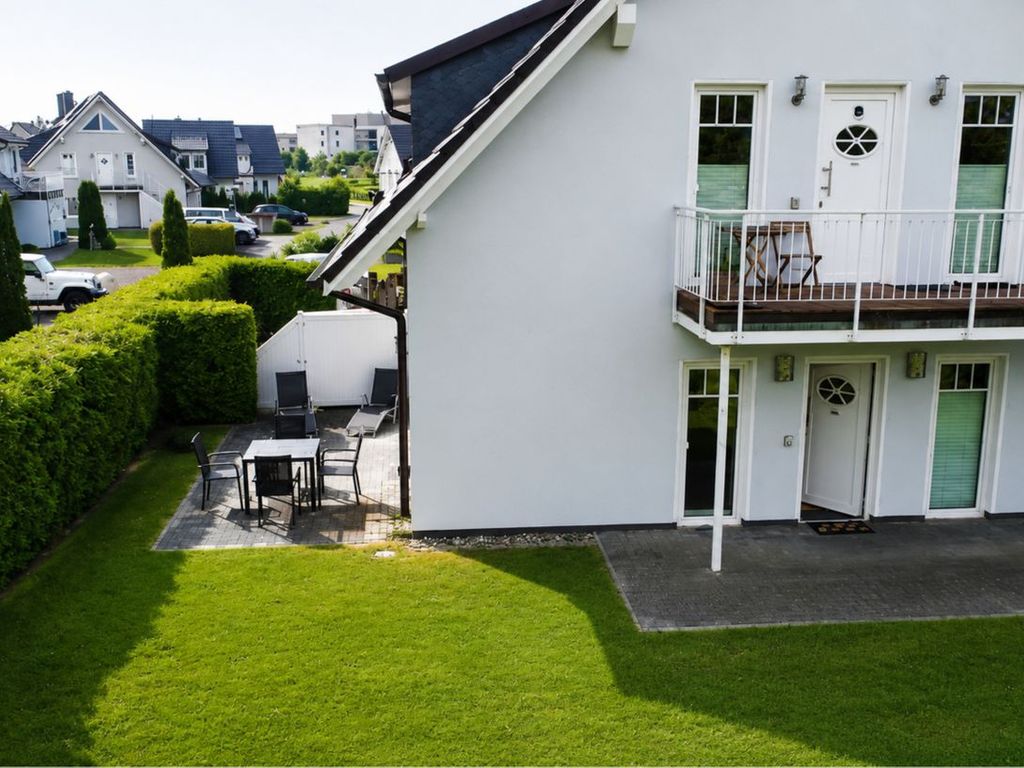 Terrasse mit Garten