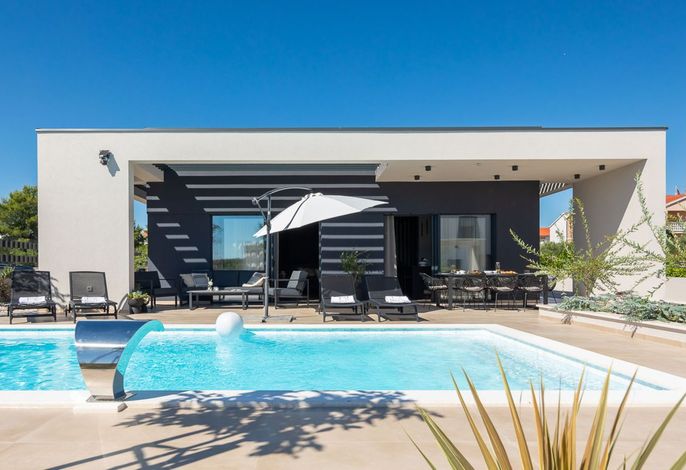 Villa M Luxury