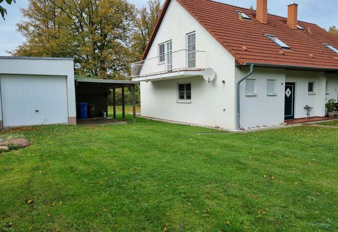 Das Ferienhaus an der Alleenstraße bietet Platz für 6 Erwachsene und 2 Kinder.