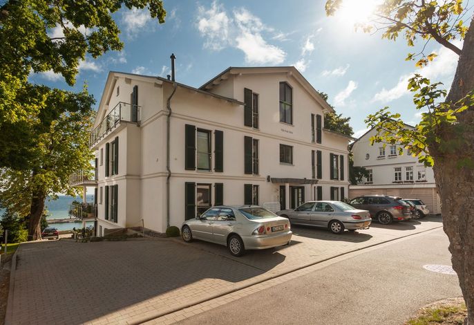 Villa Friede-Marie, App. Finja - mit großem Balkon und Hafen-Ostsee-Blick