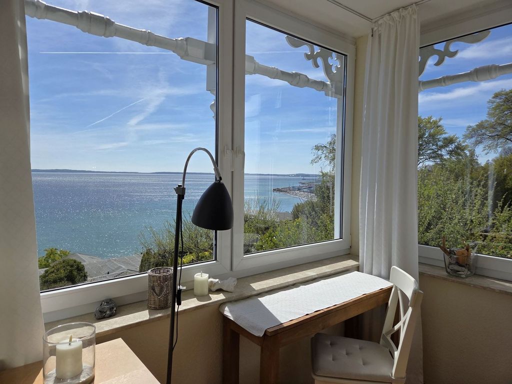 Villa Seeblick Sassnitz – Blick aus der Ferienwohnung über die Dächer des Ortes auf die offene Ostsee