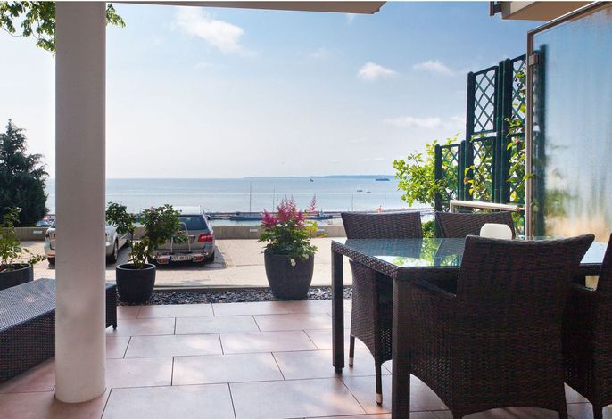 Villa Friede-Marie, App. Hannah - mit Terrasse und Ostseeblick