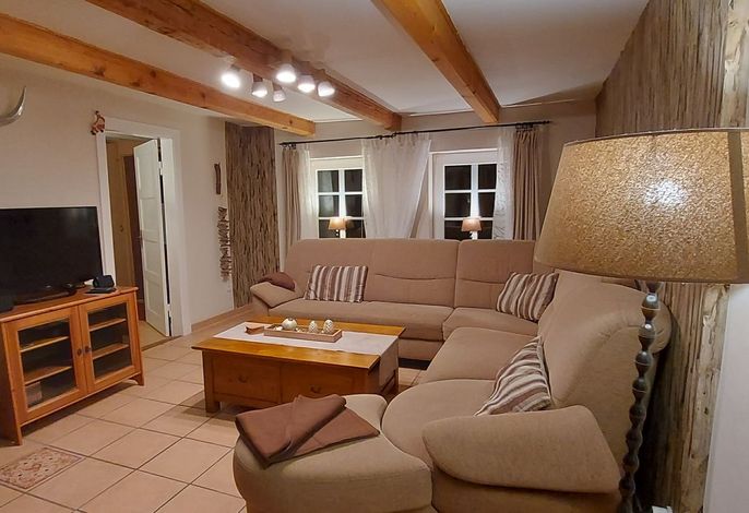 Stilvolle 100m² Unterkunft mit Kamin, Terrasse und drei Schlafzimmern