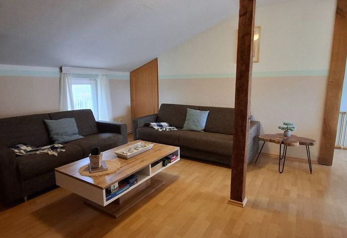Charmante 50m² Dachgeschosswohnung für 4 Personen mit Loggia