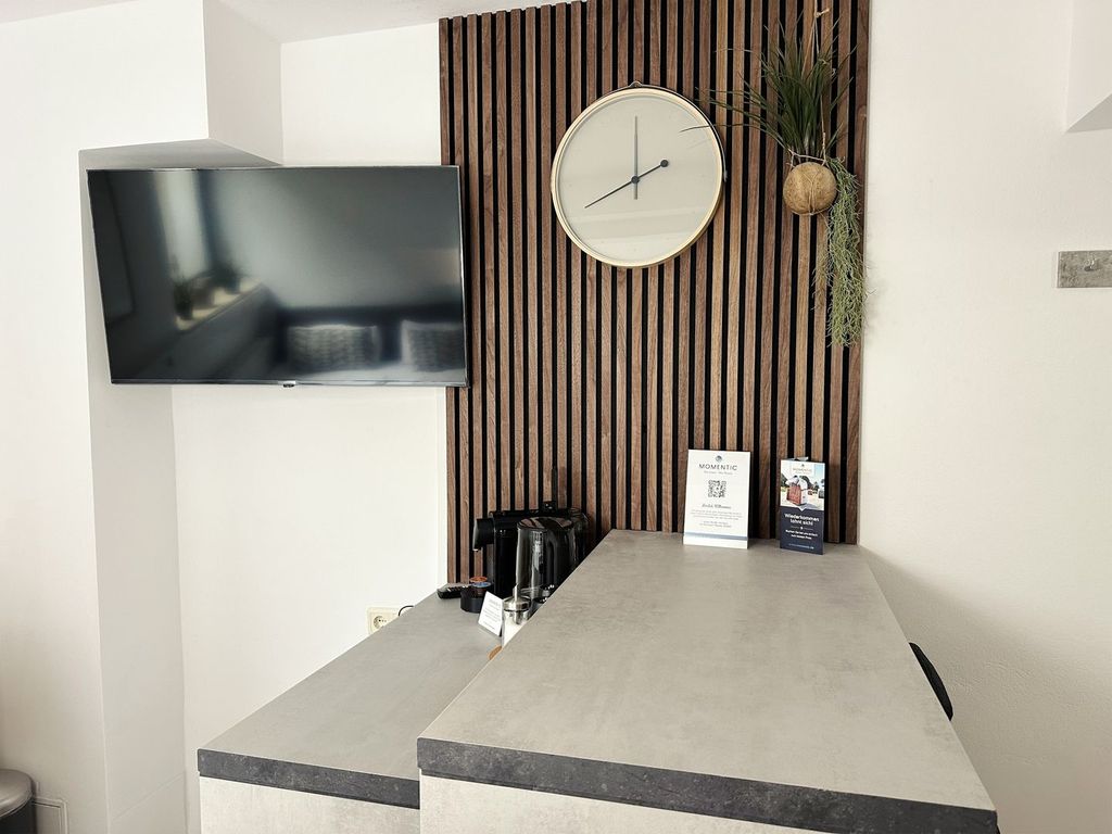 Mini Teeküche mit Kühlschrank, Caffissimo und Wasserkocher