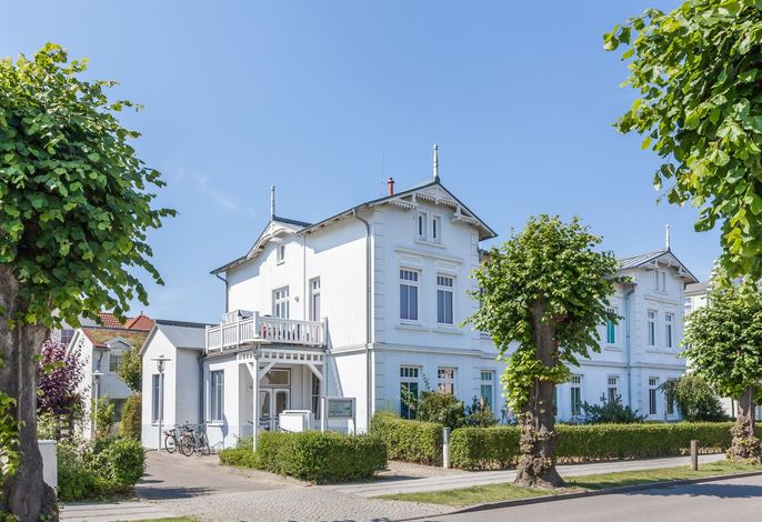 Ferienwohnung Kühlungsborn – 2 Zimmer für 3 Personen, Balkon & Tiefgarage