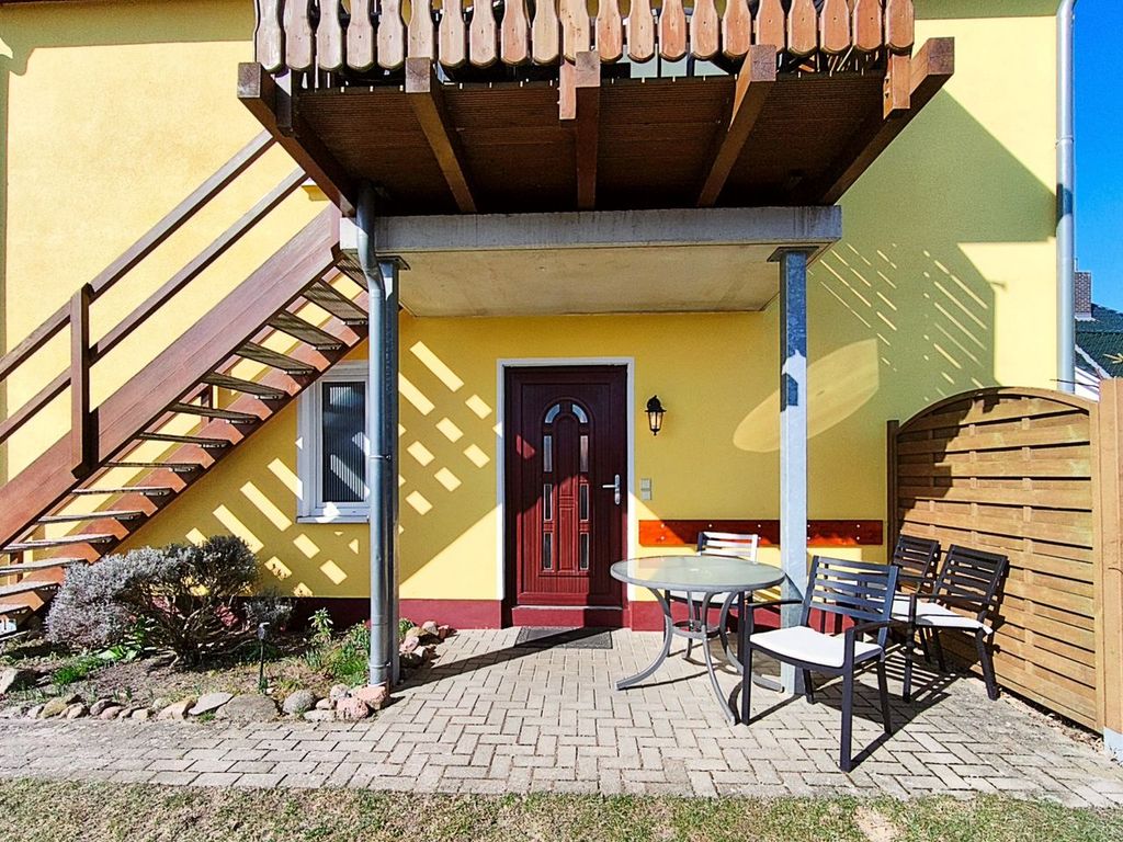 Hauseingang und Außenbereich der Ferienwohnung Reimann