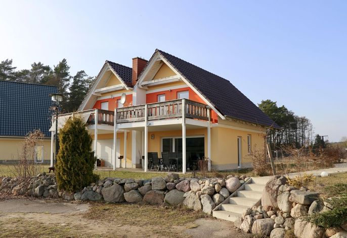 Ferienhaus Seeluft mit Seeblick in Warin für entspannte Urlaubstage