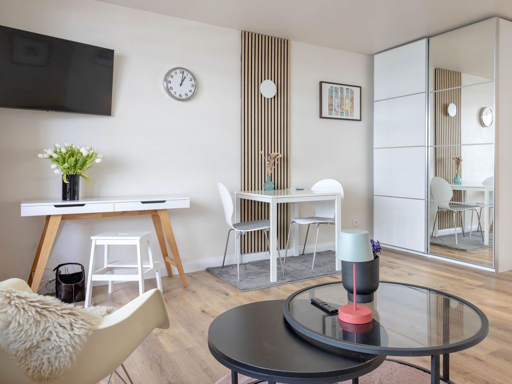 FRAUENZIMMER - Suite No. 7