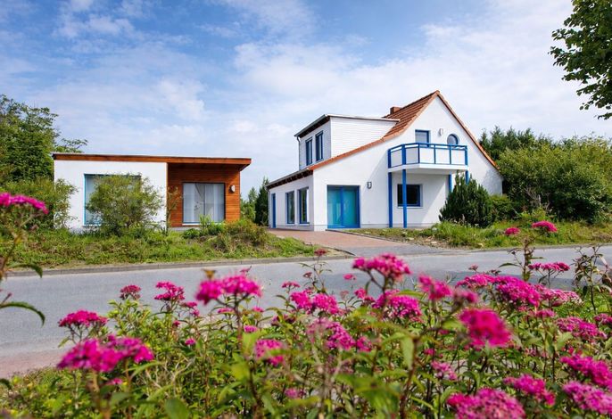 Moderne Ferienwohnung mit Terrasse nahe Strand & Hafen in Juliusruh