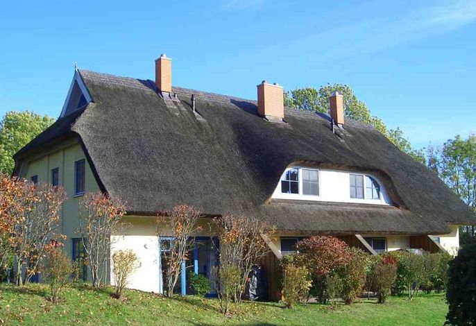 Ferienhaus Malve 3 – Reetdachurlaub mit Kamin, Wallbox und viel Platz für die ganze Familie