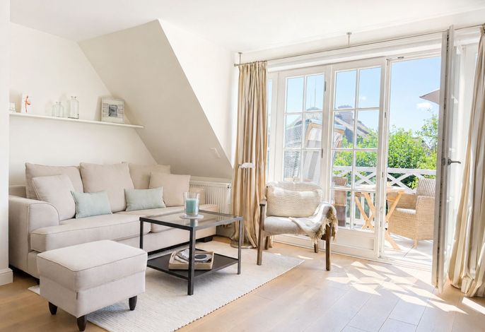 Süünsiet: Moderne Ferienwohnung mit sonnigem Südbalkon in Wenningstedt.