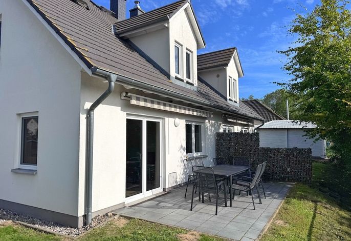 Photo Moderne Haushälfte mit drei Schlafzimmern und Kamin 1