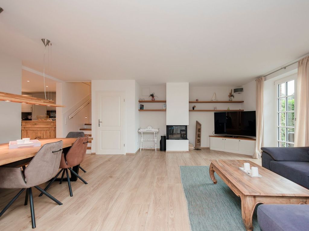 Der Panorama-Kamin sorgt auch an kühleren Abenden für eine lauschige Atmosphäre.