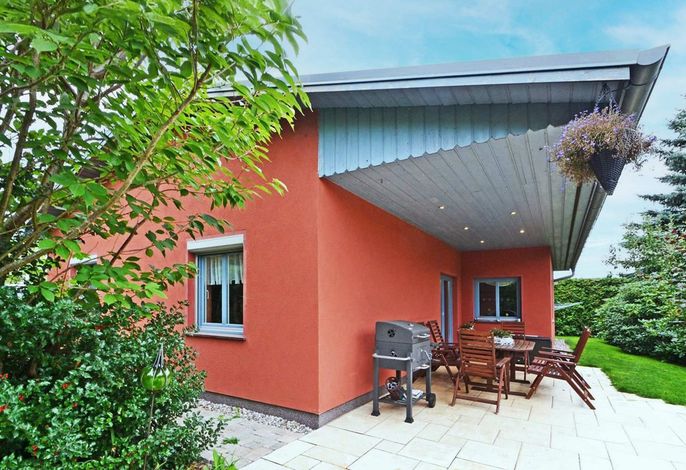 Gemütliches Ferienhaus in Zirchow im Grünen – mit Garten, Kamin & WLAN