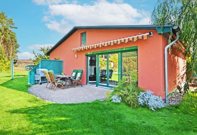 Gemütliches Ferienhaus in Zirchow mit Garten & Kamin, nahe See und Wald