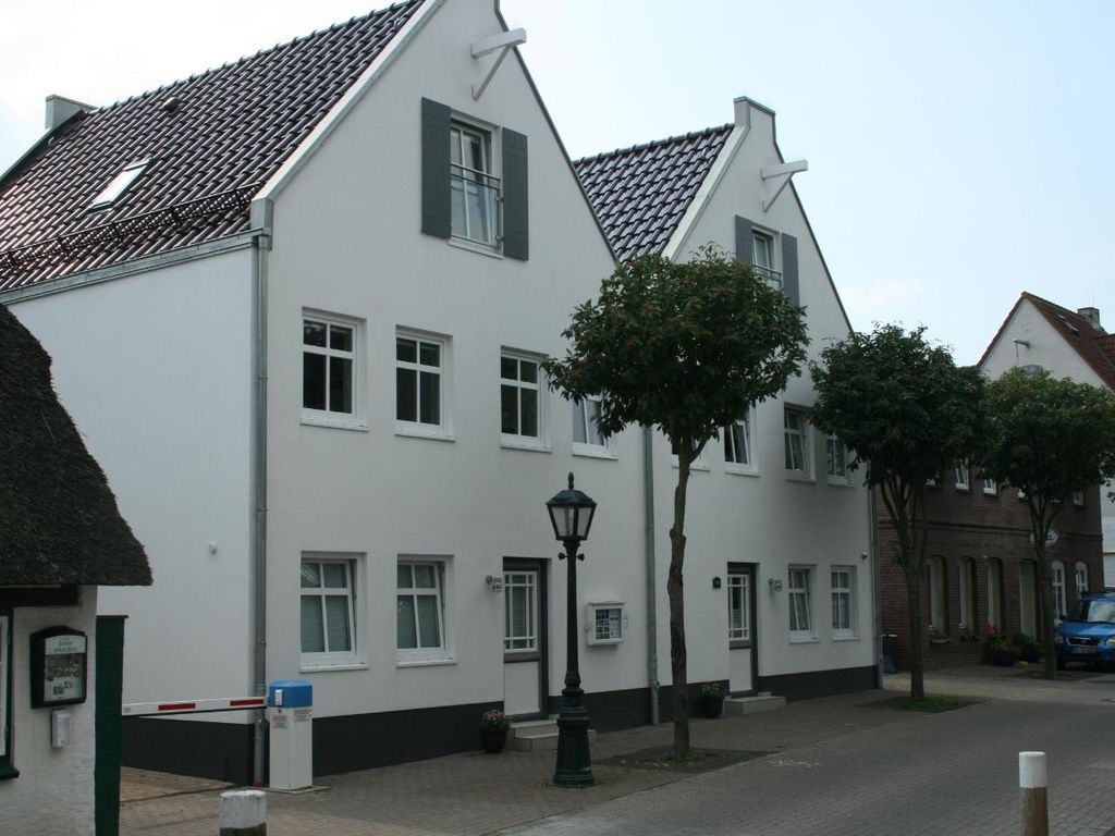 Der Blick auf die Stadtwohnungen 6 - 9 von der Hafenstraße aus.