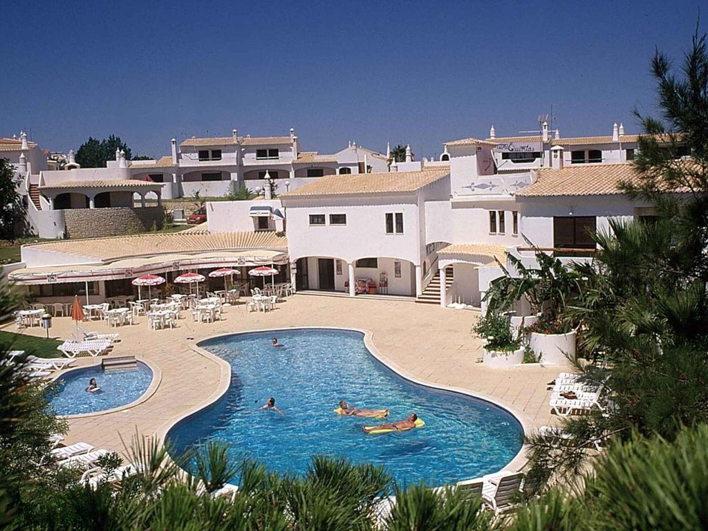 Villa mit Klimaanlage, Balkon und Pool