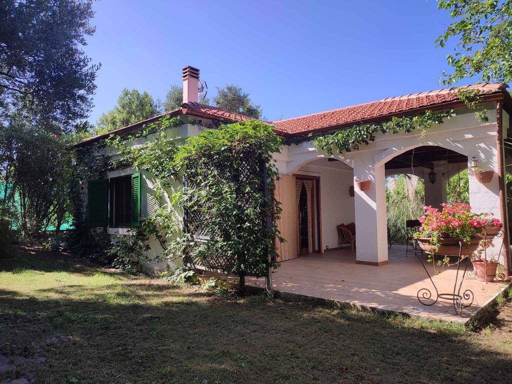 Ferienhaus mit Pool und Klimaanlage