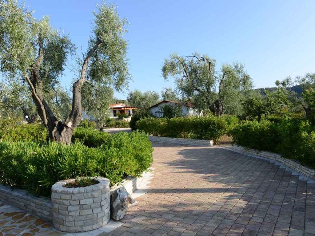Bungalow mit großem privaten Garten und Grill
