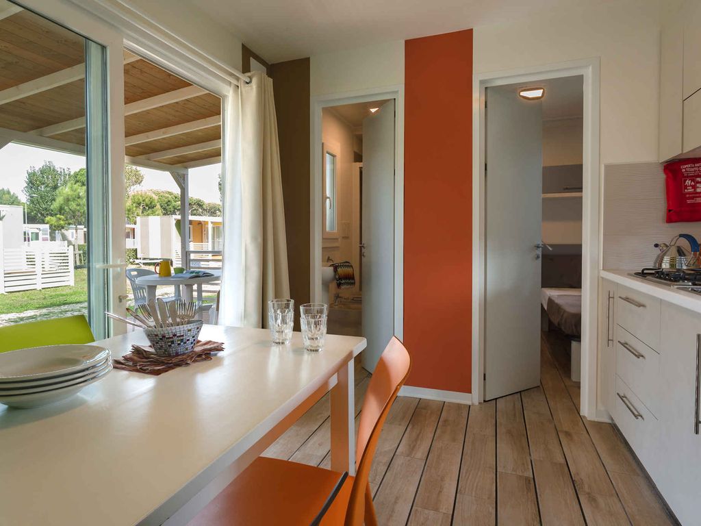 Mobilehome mit Parkplatz