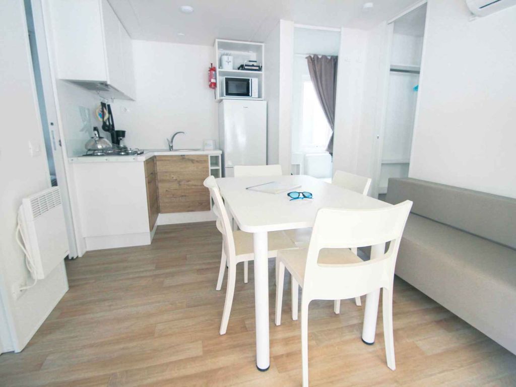 Mobilehome mit Klimaanlage, Terrasse und Pool