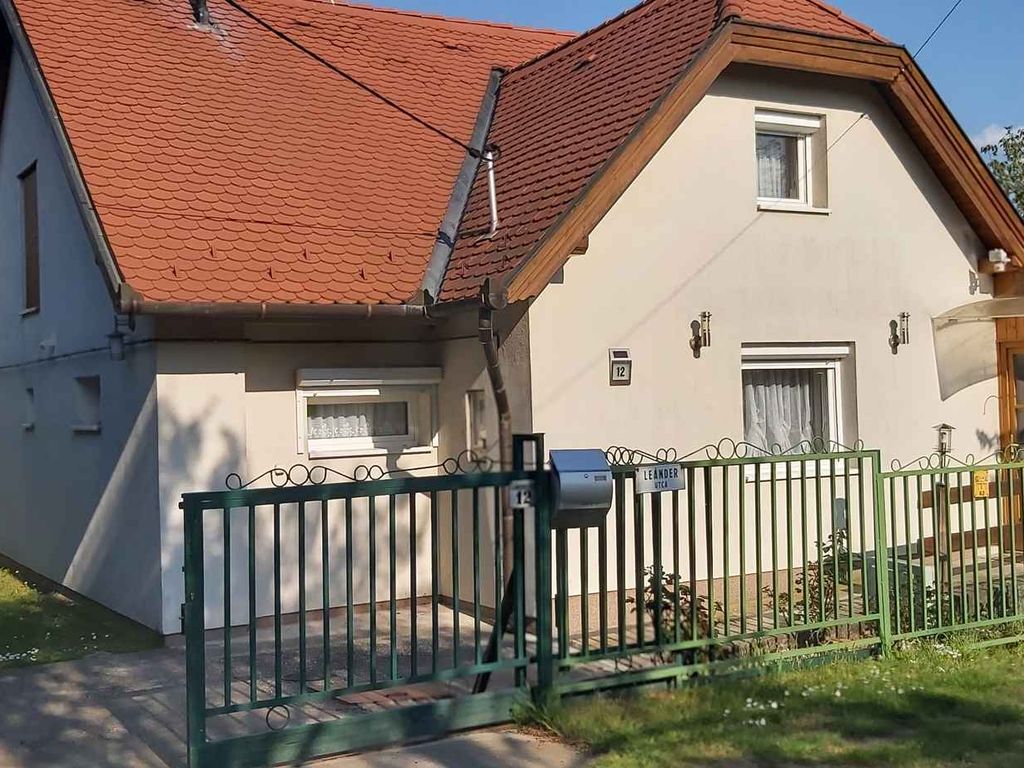 Ferienhaus mit Klimaanlage und Panorama auf den See
