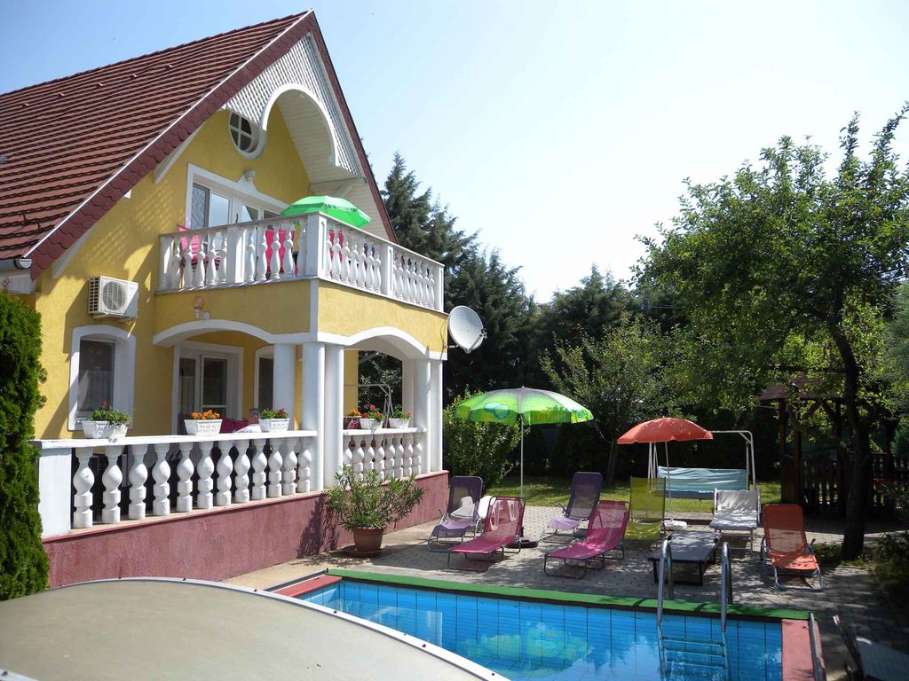 Ferienwohnung mit Pool, Klimaanlage und 2 Badezimmer