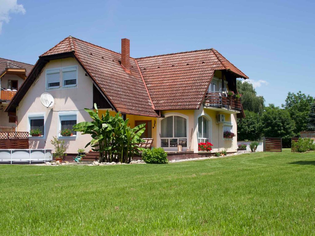Ferienwohnung mit Außenpool und Balkon