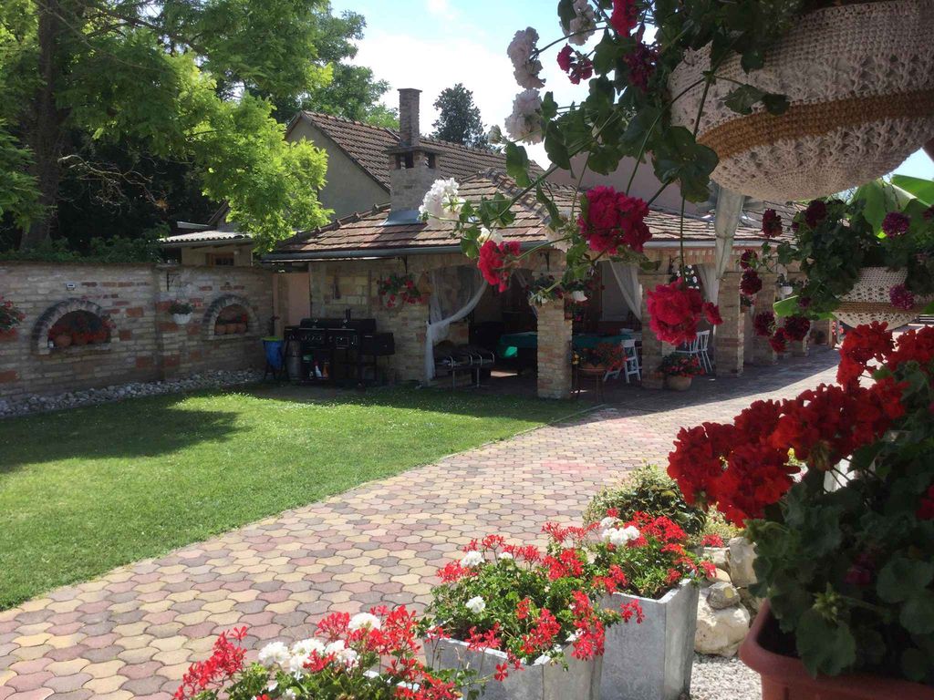 Ferienhaus mit Waschmaschine und Ofen im Aussen