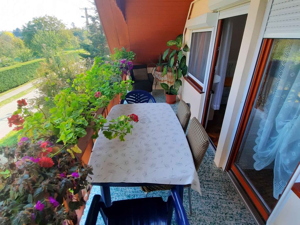 Ferienwohnung mit Terrasse und Gartenpavillon