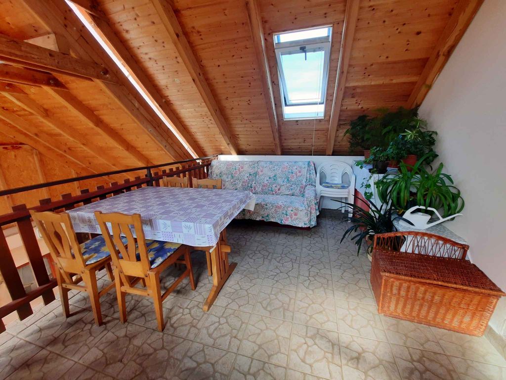 Ferienwohnung mit Terrasse und Gartenpavillon