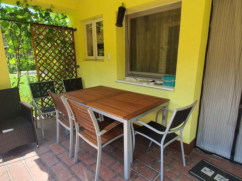 Ferienhaus in ungestörten Ruhe mit riesengroßen Garten